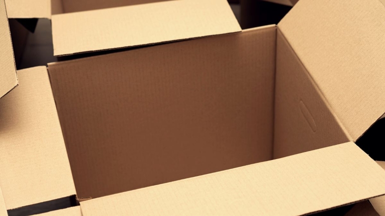 Co można stworzyć z dużego kartonu lub pudełka tekturowego?